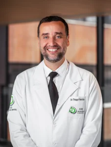 Dr. Thiago sorrindo